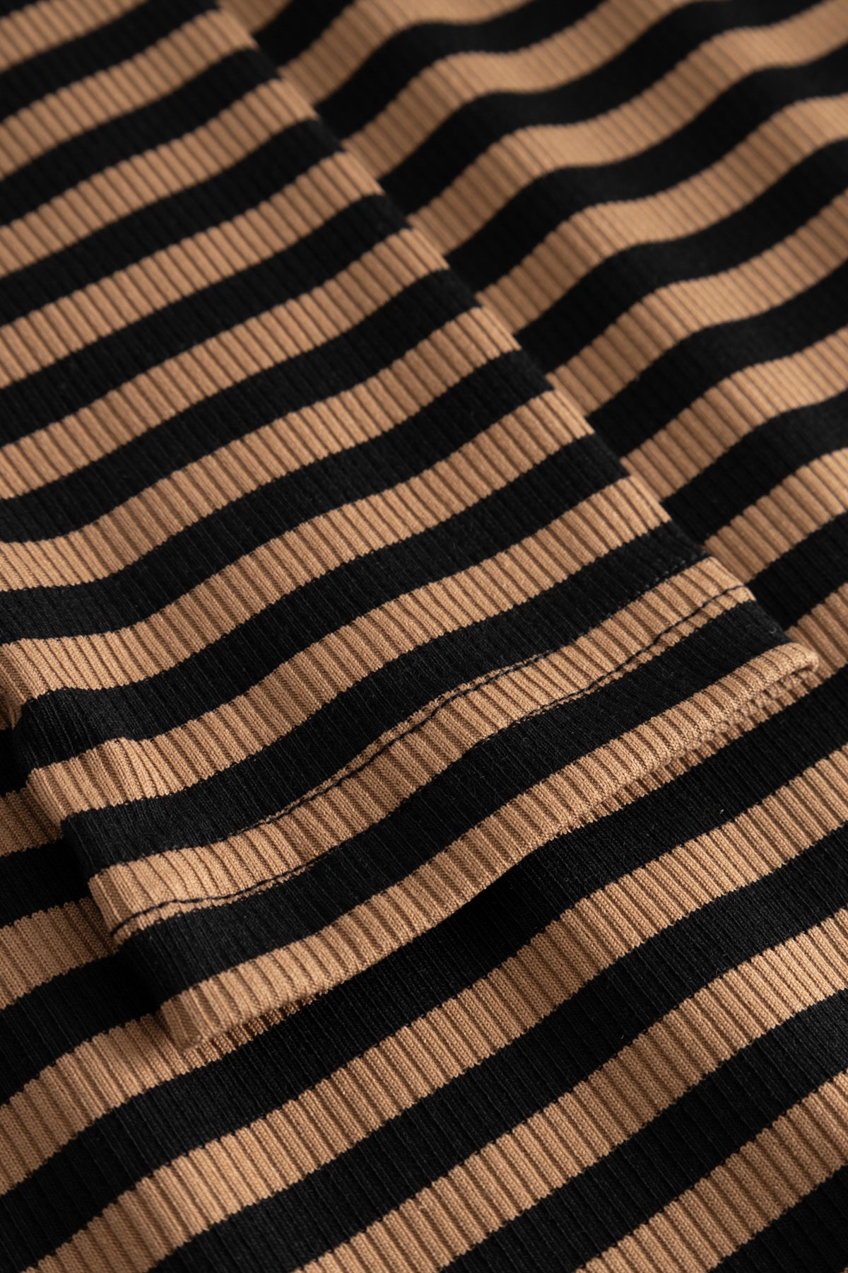 Luana Top Dark Sand Black Stripe