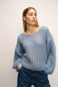Noellas Joseph Knit Sweater Dusty Blue. Køb Striktrøjer hos www.noellafashion.dk