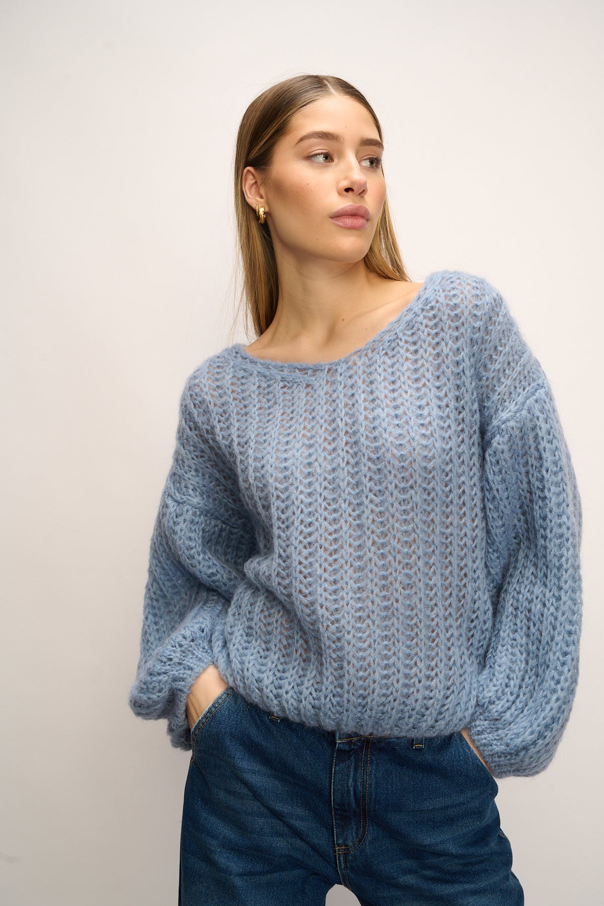 Noellas Joseph Knit Sweater Dusty Blue. Køb Striktrøjer hos www.noellafashion.dk