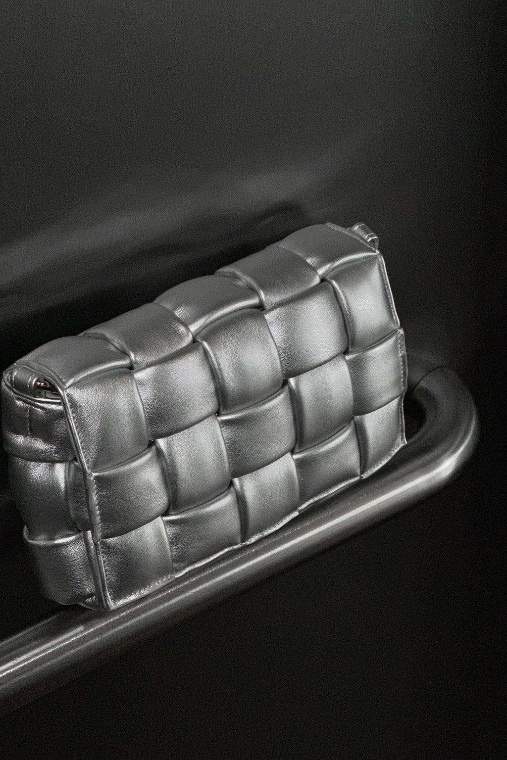 Noellas Brick Bag Silver. Køb Tasker hos www.noellafashion.dk