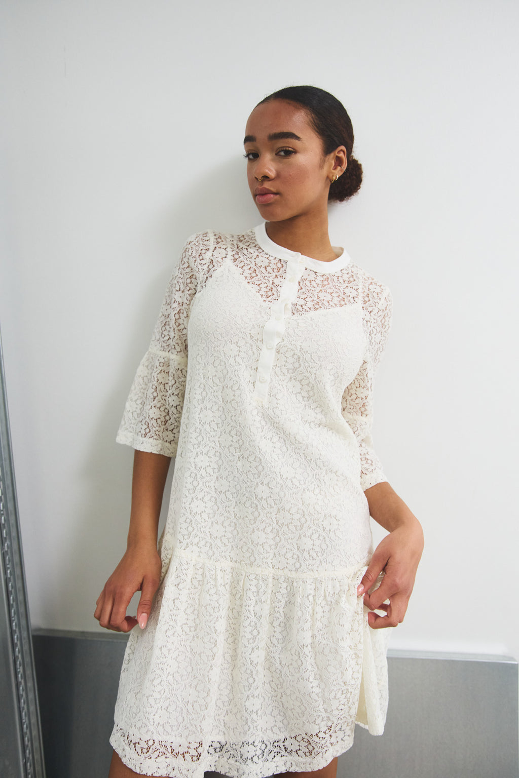 Noellas Verona Dress Offwhite. Køb Kjoler hos www.noellafashion.dk